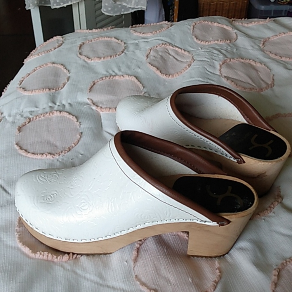 Vintage White Cape Clogs New Old Stock Swedish Clogs 41/10